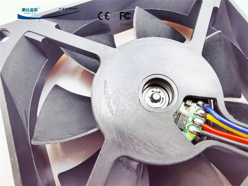 Manufacturer's new Pengda blueprint 8025 double roller height 12V 5V quiet chassis PWM temperature control 8CM cooling wind