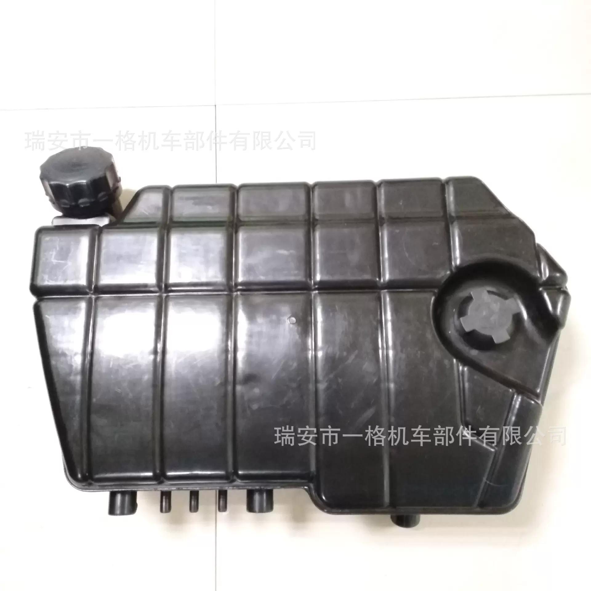 专业厂家直销批发卡车适用于DAF膨胀水壶1626237