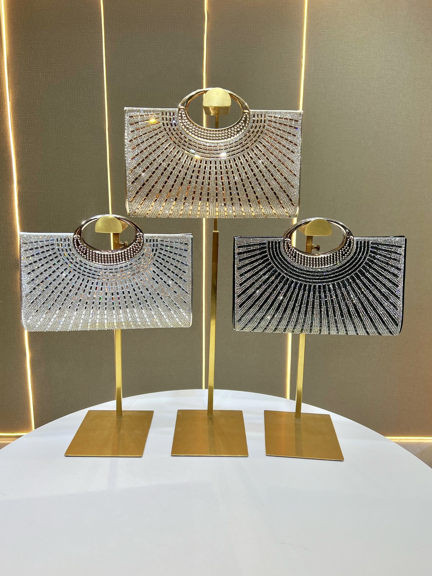 Borsa a mano retrò con strass elegante pochette da sera a catena_voghion.com