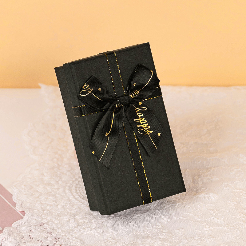 Nueva caja de regalo pequeña, exquisita caja de embalaje de lápiz labial y perfume, joyero para novia, cubierta de cielo y tierra, caja de lazo, lista para la venta