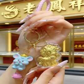 2026爆款十二生肖黄金小飞马足金包包挂件卡通铃铛汽车钥匙扣礼物