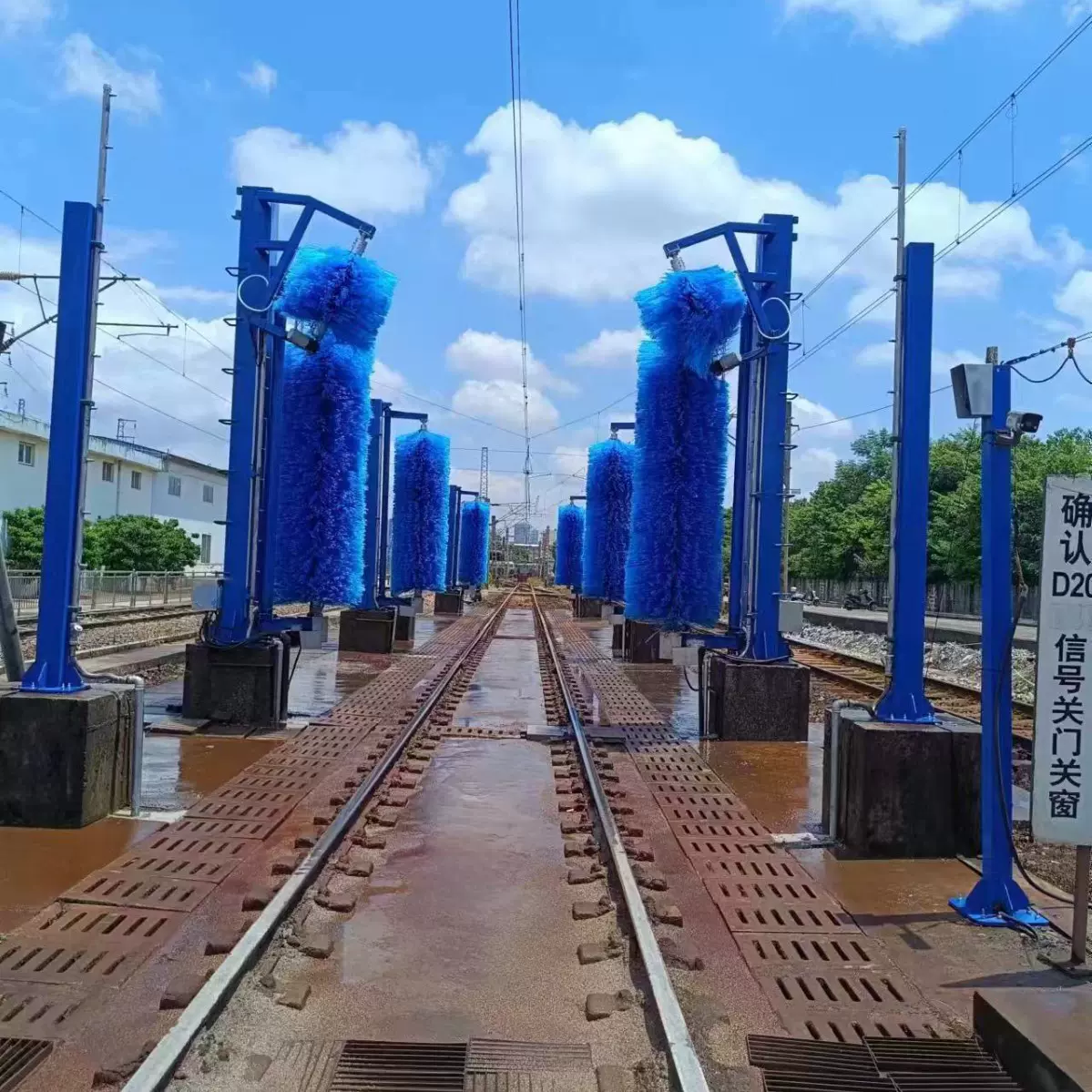 火车清洗机全自动轨道动车清洗机机车外皮清洗设备厂家高效