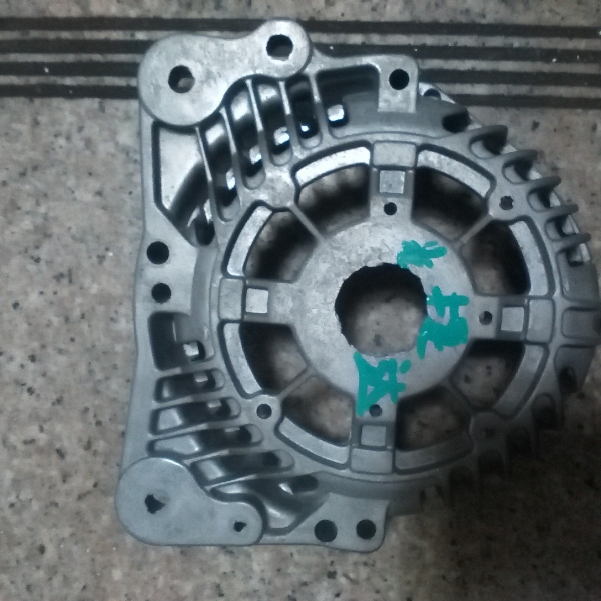 汽车发电机端盖 喷砂 高压铸造五金汽车零配件