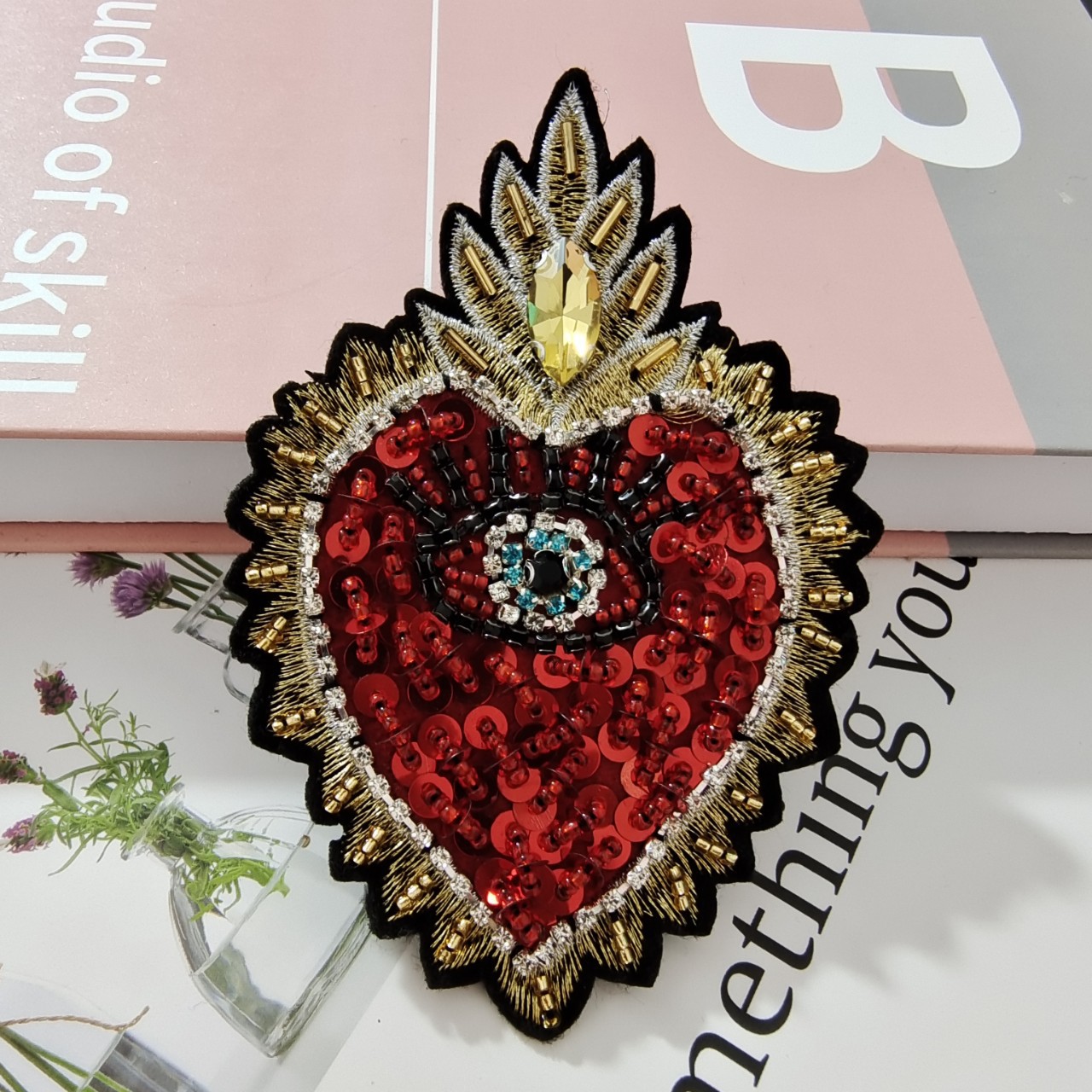 Venta caliente exclusiva transfronteriza hecha a mano con cuentas de cristal amor tela pegatinas ropa zapatos y sombreros rasgados ojos parche pegatinas DIY