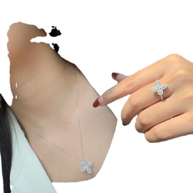 Tiktok diseño en vivo collar femenino trébol colgante nicho anillo de diamantes completo Internet celebridad todo partido temperamento oreja espárragos