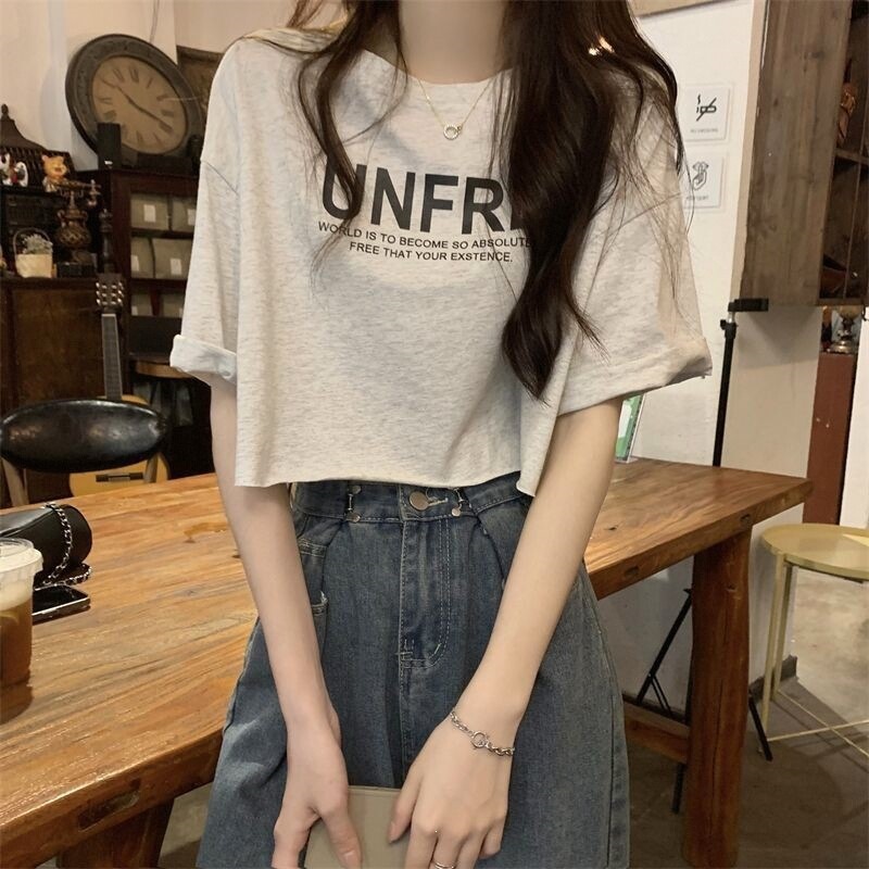 别致宽松港味小众圆领短袖t恤女2026夏季新款高腰露脐短款上衣ins
