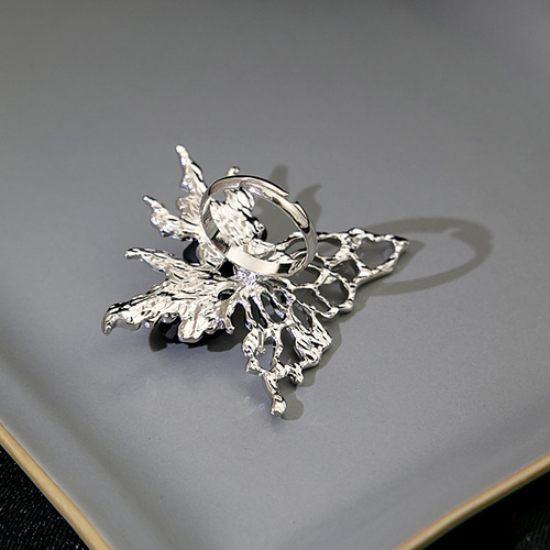 Dark rose ring, fashionable and personalized living flower ring, cold temperament hollow butterfly ring