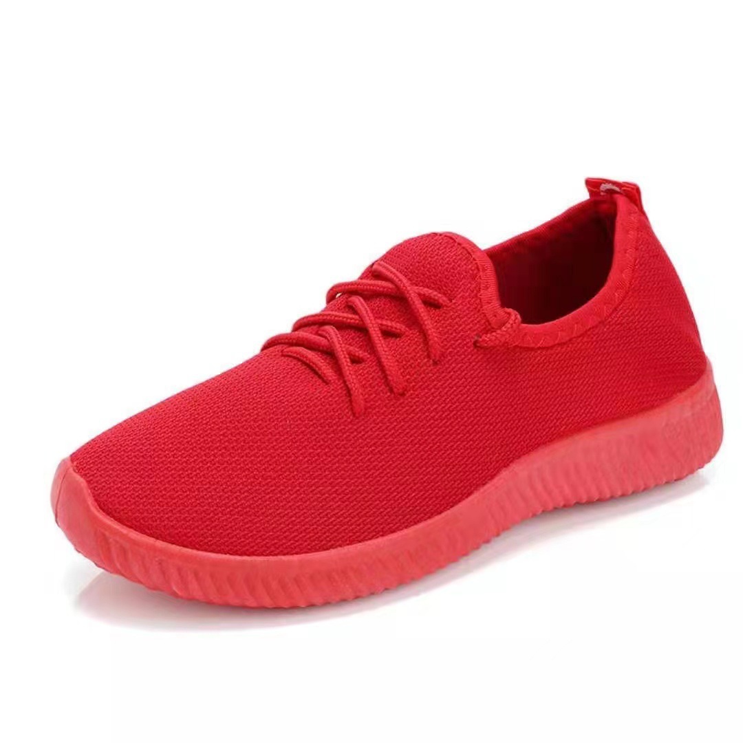 Pequeno vermelho sobre fundo vermelho / 36