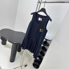 深セン南油M家25早春の新型アルファベット刺繍のワンピース