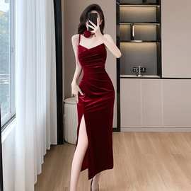 法式御姐风金丝绒吊带连衣裙女高级感红色晚礼服2024春款女装长裙