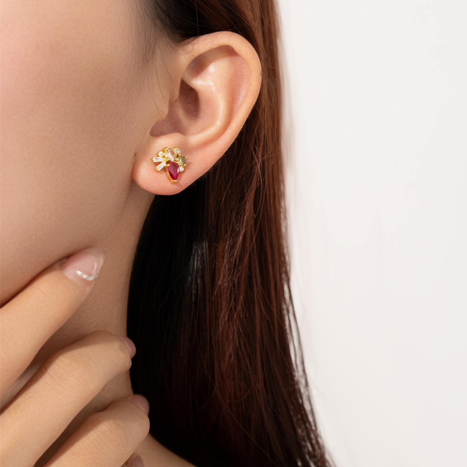 6g Weight 0.05µm-0.08µm Gold Plating Thickness Electroplating Gold Plating Process 925 Sterling Silver Ear Needle Material 18K Real Gold Plated Plating Material Zircon Inlay Material Ear Studs Classification 1 Pair 925 Sterling Silver Zircon Geometric Water Droplets Ear Studs