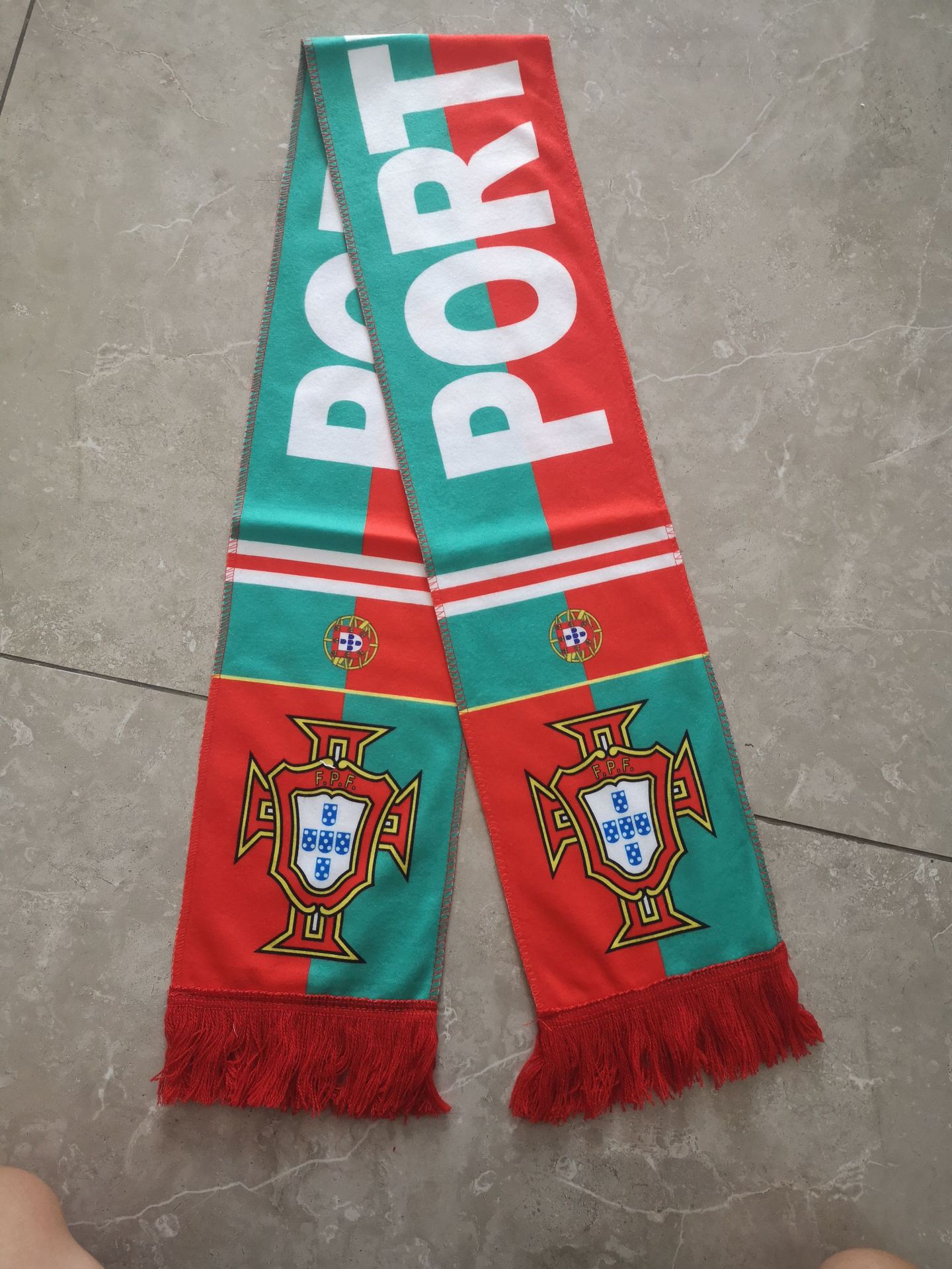 Bufandas de Terciopelo para Fanáticos de Equipos Nacionales de la Copa Mundial, Bufandas de Animación y Apoyo para Clubes de la Copa de Europa, Disponibles en Existencia