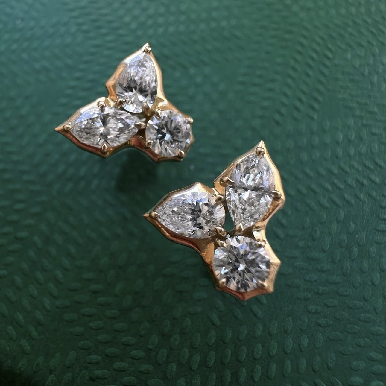 Titanium Steel Material 1 Pair Vacation Classic Style Solid Color Inlay Titanium Steel Rhinestones Ear Studs