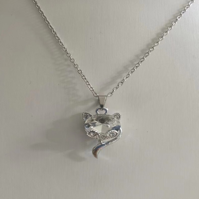 Collana elegante con micro inlay a forma di cuore e goccia_voghion.com