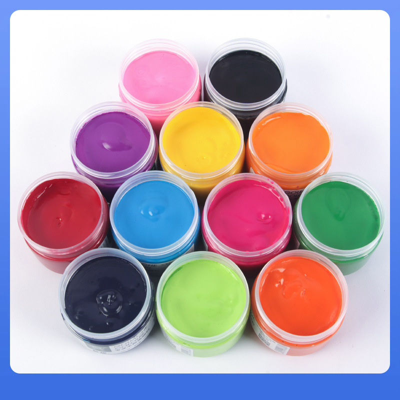 Concentrated pigment painted gouache for students