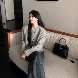 2025春秋年轻新款时尚香风外套气质复古圆领单排上衣条纹宽松