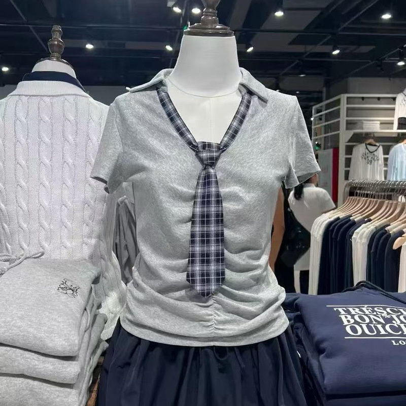 WM style gray V-neck short-sleeve T-shirt for women with front pleats, tie collar, slimming and versatile design with a waist-cinching feature WM style gray V-neck short-sleeve T-shirt for women with front pleats, tie collar, slimming and versatile design with a waist-cinching feature
