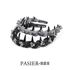 高級感のある薄い糸が絡み合っています。雰囲気感があります。