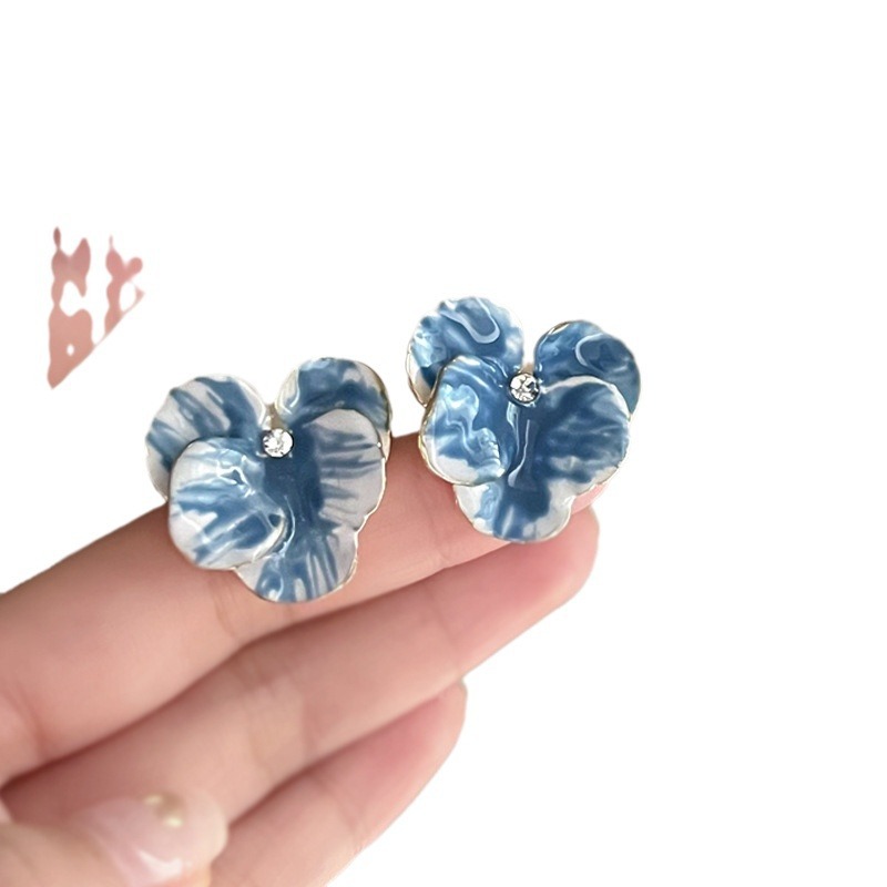Aguja de plata, niebla de agua, iris, flores azules, pendientes pequeños, frescos, de alta gama, temperamento de moda, nuevos pendientes, mujeres al por mayor