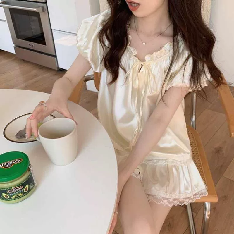 Стильные французские пижамы из высококачественного кружева и шелковистой ткани для женщин, летний стиль, короткий рукав, домашняя одежда, летний комплект из двух предметов