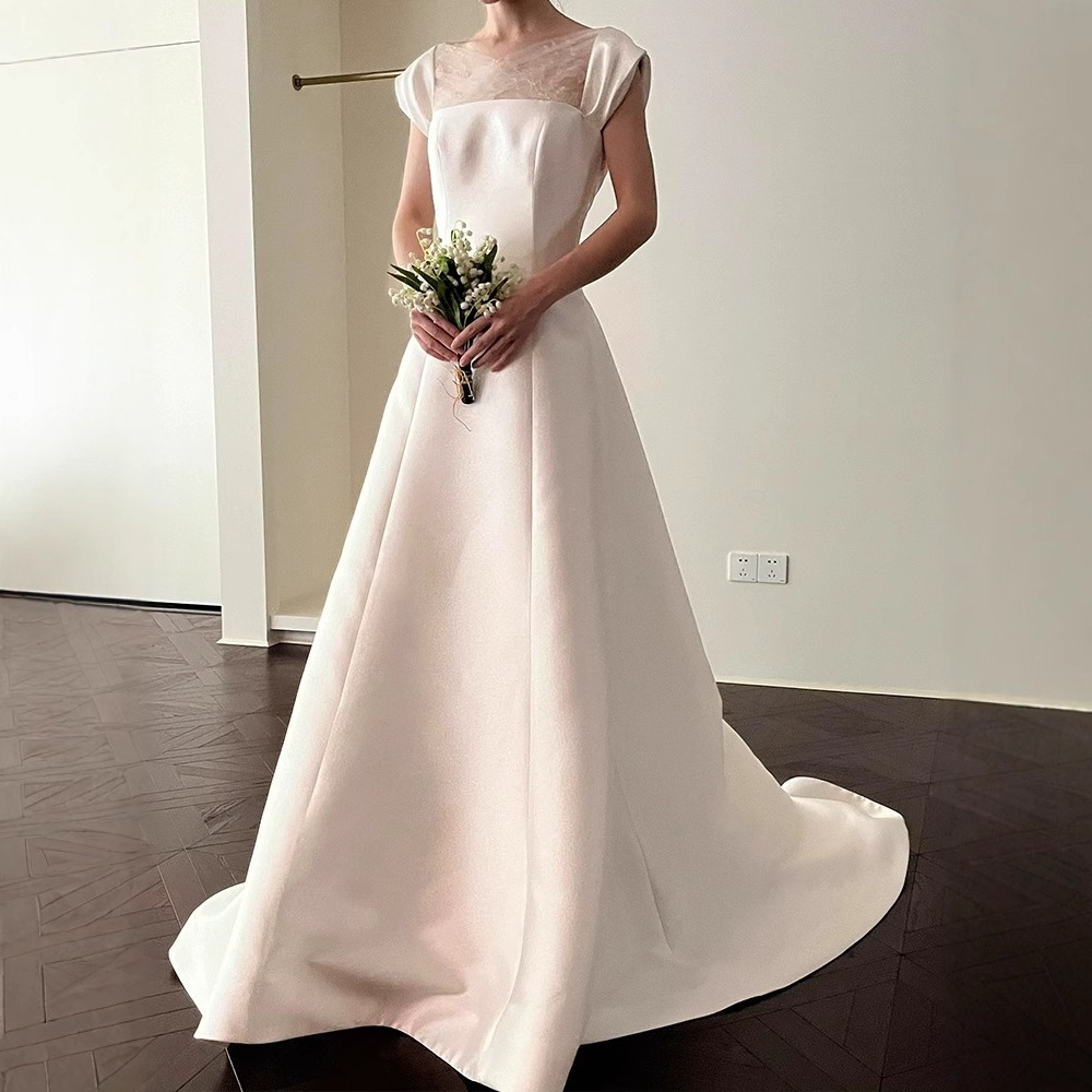 Korean-style White Light Wedding Dress 2026 New Model, Simple Satin With A Small Train, Suitable For Outings, Birthday_voghion.com