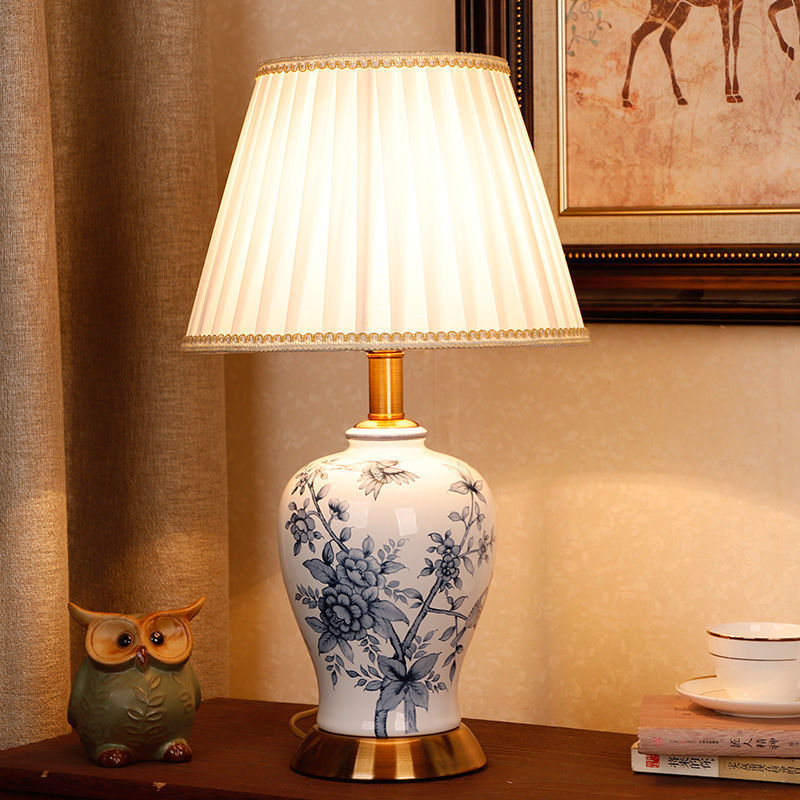 New Chinese Style Ceramic Table Lamp Chinese Style Painted Blue and White Porcelain Living Room Study Warm Bedroom Bedside Lamp Decorative Table Lamp