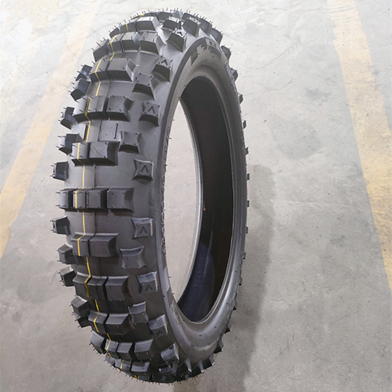 120/90-18 摩托车轮胎，真空胎 越野摩托车海绵内胎