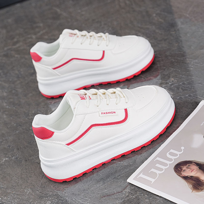 Pequeños zapatos blancos de otoño para mujeres nuevas suelas gruesas coreanas de alta moda zapatos de mujer deportivos casuales zapatos de skate de moda
