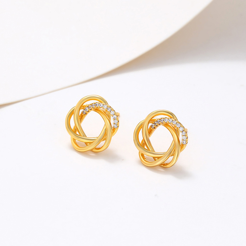 Xuping joyería aleación de cobre galvanizado oro verdadero flores pernos de orejas femeninos de alta calidad nicho dulce pequeño fresco adornos de orejas personalizados