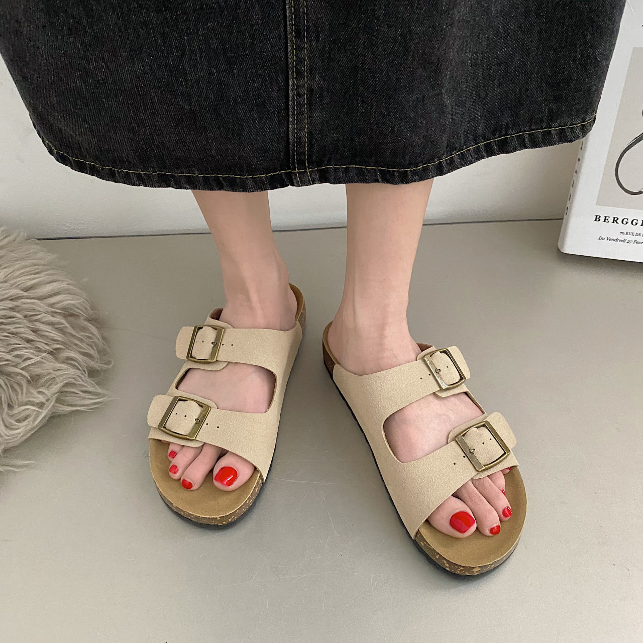 Simple stepping on feces feeling soft bottom non-slip slippers women summer wear 2023 new net red hot style beach thick bottom sandals and slippers_voghion.com
