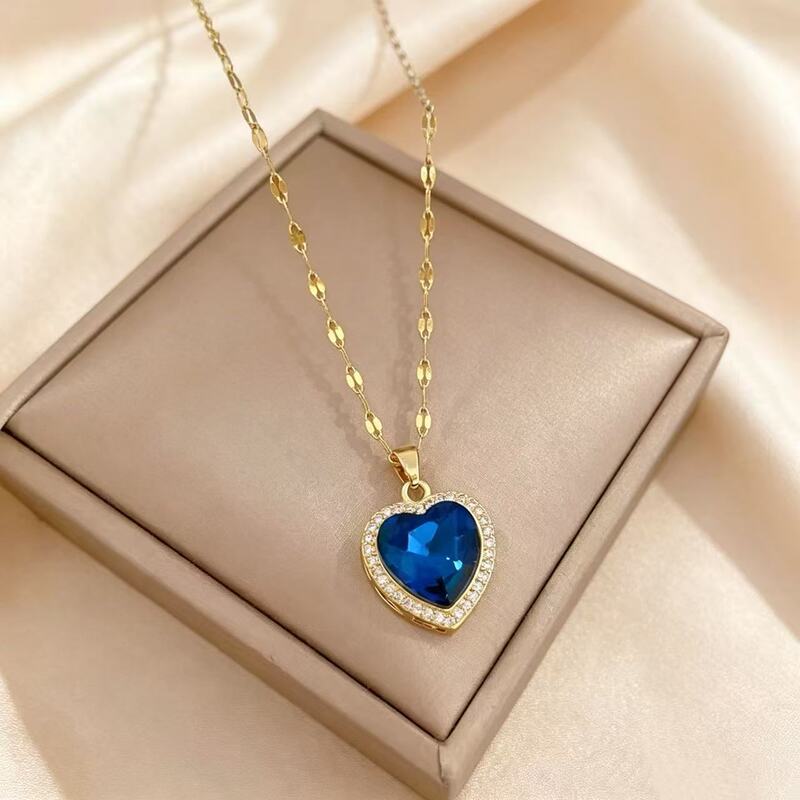 Titanium Steel Blue Diamond Heart-Shaped Clavicle Chain, Light Luxury Style Internet Celebrity Necklace, Versatile Full Diamond Jewelry