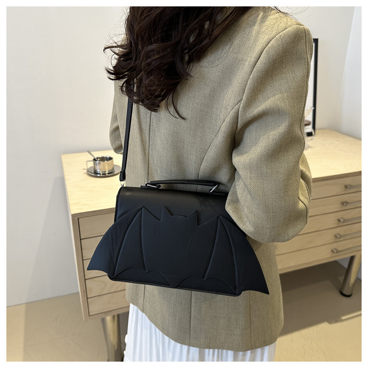 A new 2024 European and American Halloween single-shoulder bag for women, with a unique and funny bat style and a trendy crossbody bag undefined