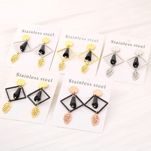 �羳�Ѹַ�����Ҷ��׹����Ů�䵭�߼��ж������ο�һ������