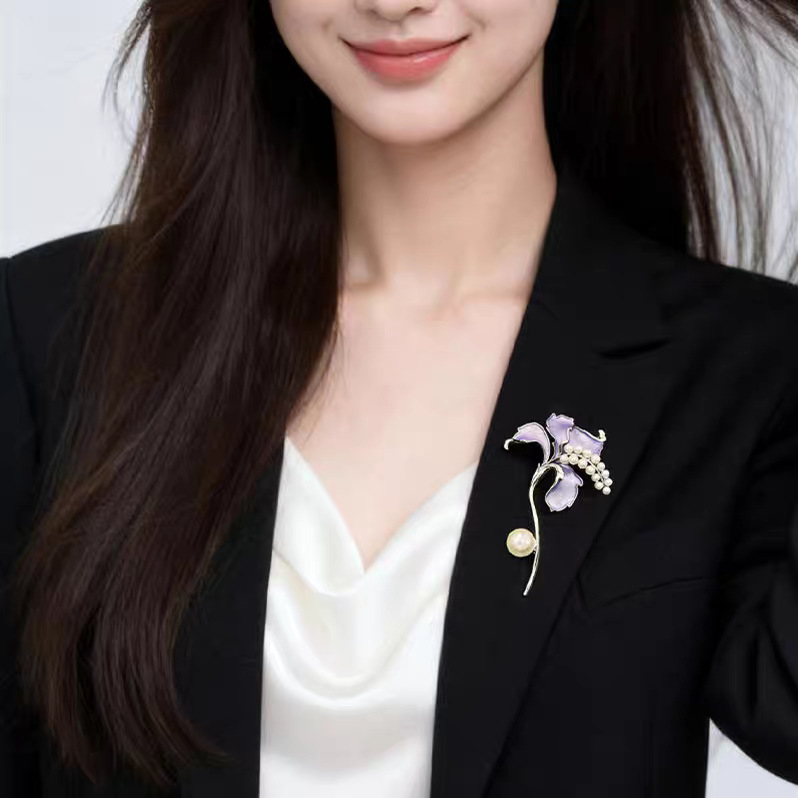 Cross-Border Best-Selling Versatile Enamel Lily Flower Brooch with a High-End Feel, Light Luxury, Exquisite Pin, Clothing Accessory, Corsage