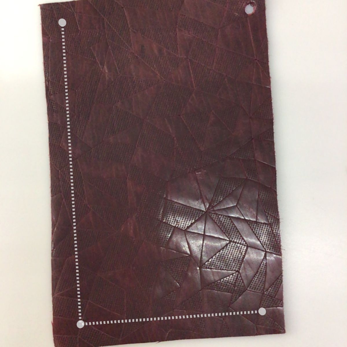 【彩鸿】新宽真皮胎牛皮头层几何纹压花全粒面油腊牛皮