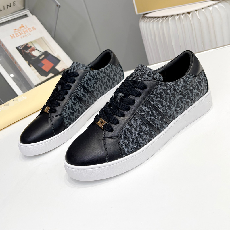 Europa y América de moda casual zapatos individuales mujeres 2025 nuevo impresión de cuero MK hebilla de metal universal pequeño cordón de zapatos blancos transfronterizos