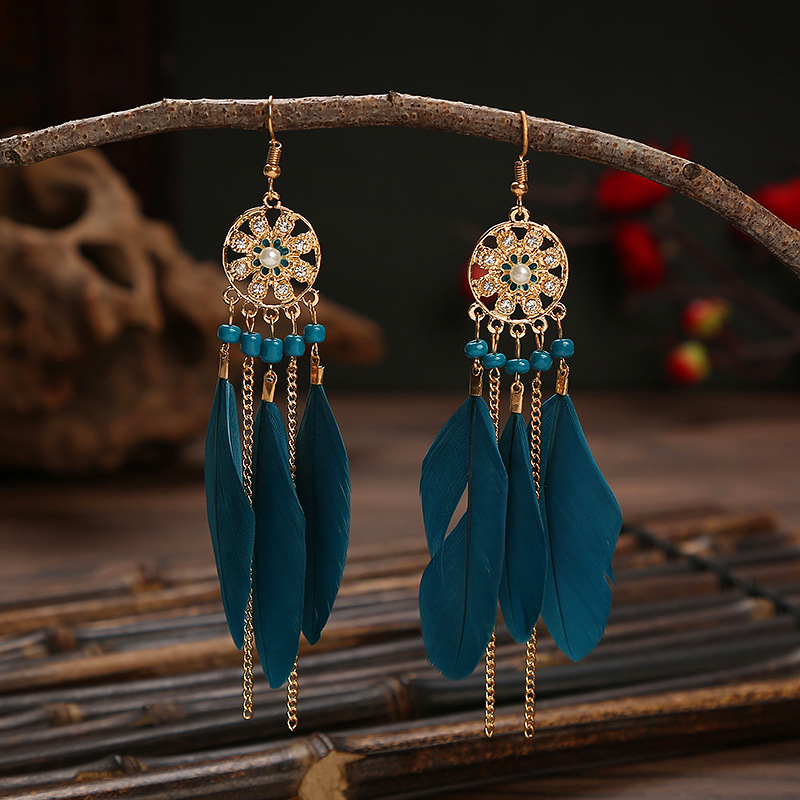 Fashion Hollow Feather Tassel Long Bohemian Pearl Earrings display picture 1
