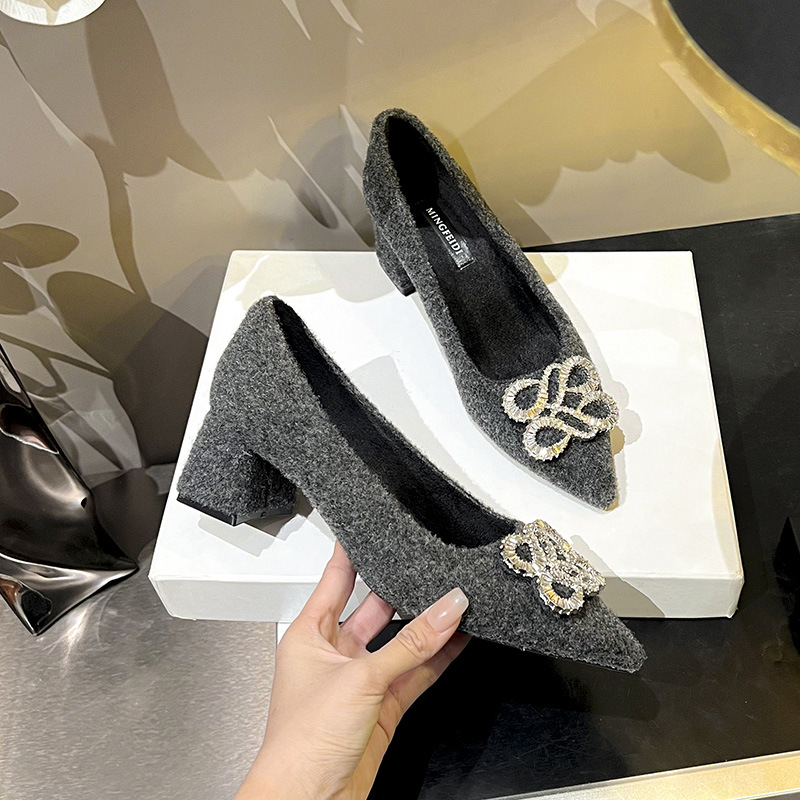 2025 nuevo estilo francés de diamante cuadrado botón puntual zapatos de tacones altos de moda zapatos de trabajo de talón medio