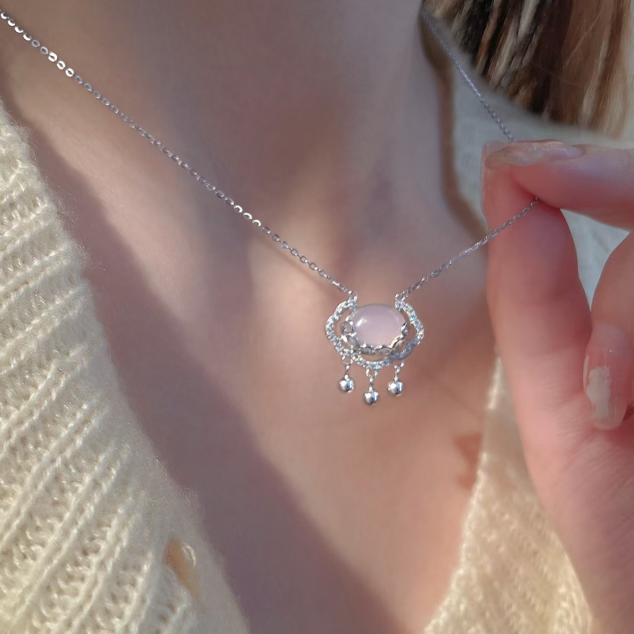 White Copper New Chinese Style Auspicious Cloud Lock Necklace, Safe and Auspicious, High-End Light Luxury Niche Chinese Design Women's Clavicle Chain