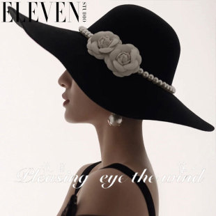 2024 New Bridal Hat French Black Big Brim Hat Elegant Retro Hepburn Style British Pearl Big Brim Hat