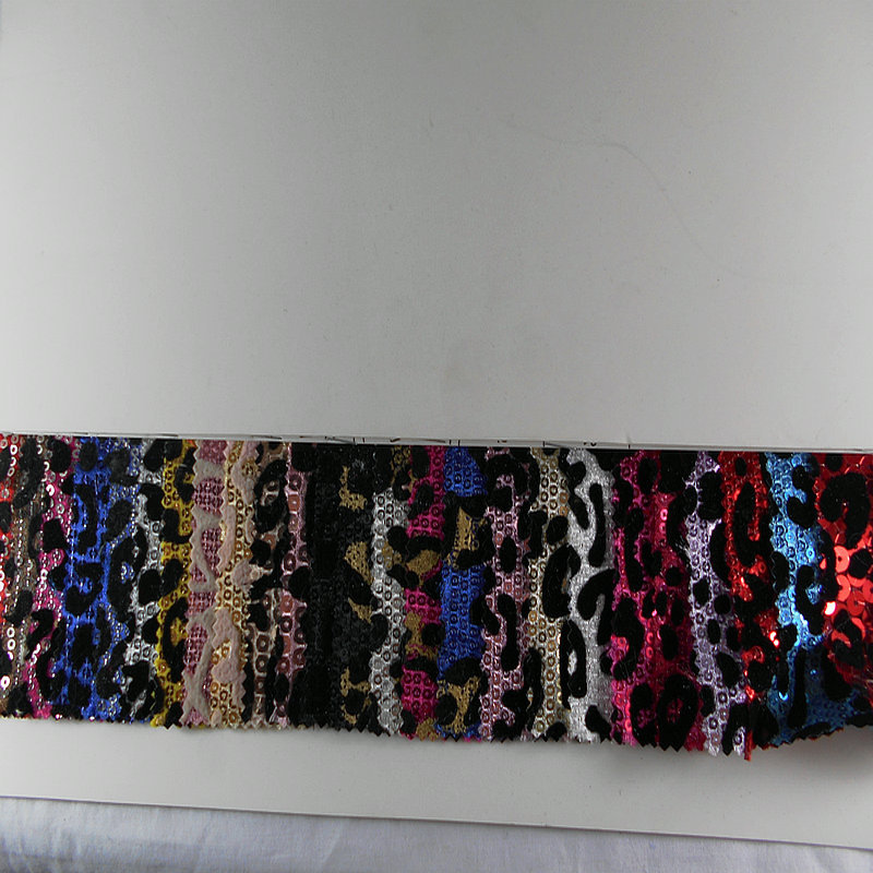 加密3MM重叠鱼鳞片绣花植绒豹纹布料 叠片电脑绣花布亮片珠片面料