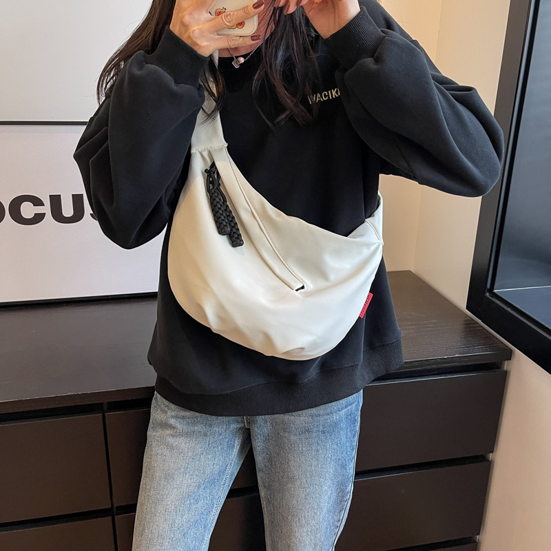 Bolsa de gran capacidad para las mujeres 2023 nueva bolsa de hombro casual estilo coreano color sólido bolsa de mensajero moda estudiante bolsa de nylon dumpling