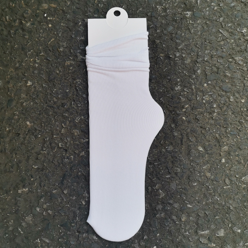 Primavera y verano calcetines de algodón peinados delgados calcetines de confinamiento sin hueso anti-pilling calcetines de moda casual transpirable de color sólido calcetines de pila al por mayor