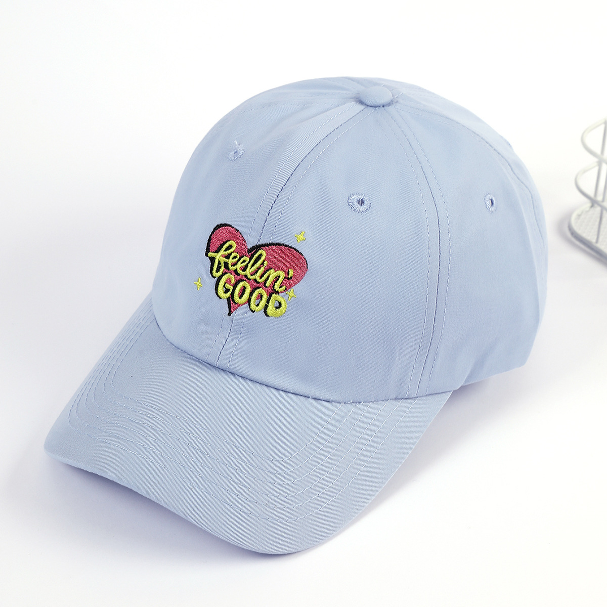 La primavera y el verano Delgado estilo coreano borde curvo amarillo claro casquillo enarbolado pareja masculina femenina bordado buen estilo gorra de béisbol moda