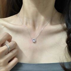 新しい925銀の鼓動する心のネックレスは軽くて豪華な大衆のデザイン感があります。