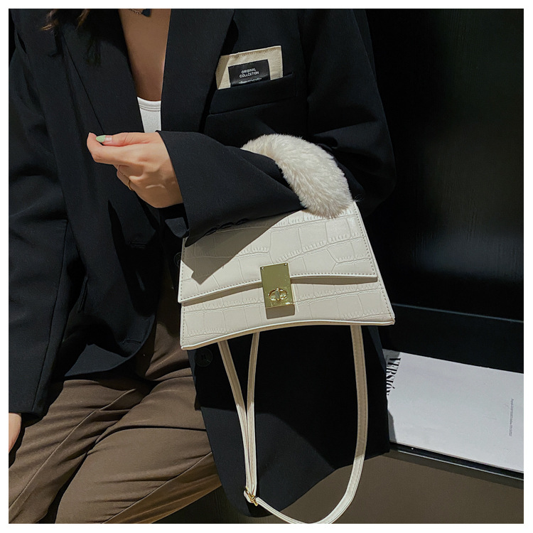 Cross-border Foreign Trade Women's Bag 2021 Autumn New Plush Tote Fashion Trendy Single Back Crossbody Pu Women's Bag Bags display picture 3