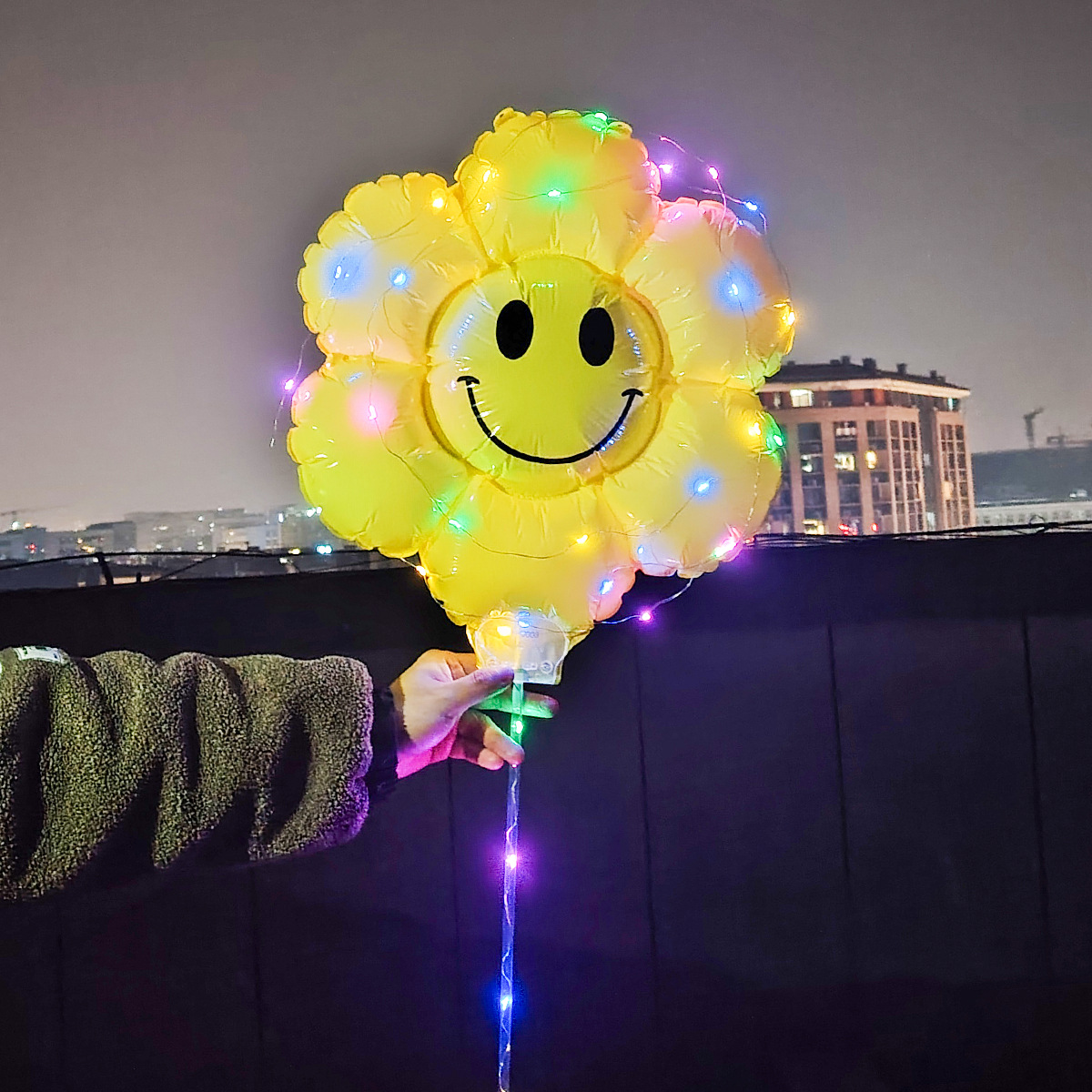 Clip luminoso globo clip de dibujos animados película de aluminio puesto de piso poste de remolque de mano globo mercado nocturno globo luminoso al por mayor