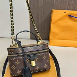 2026新款L轻奢Lvvanity化妆包内胆包内衬小号整理分隔收纳中包v