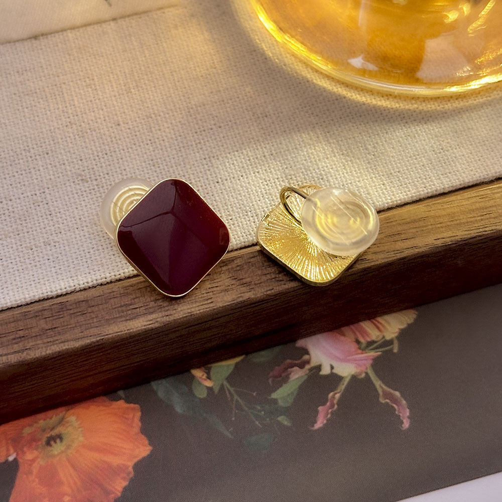 Arejas cuadradas geométricas de aceite de goteo rojo angoleño Pendientes de nicho francés sin orejas perforadas Pendientes de temperamento de alta calidad