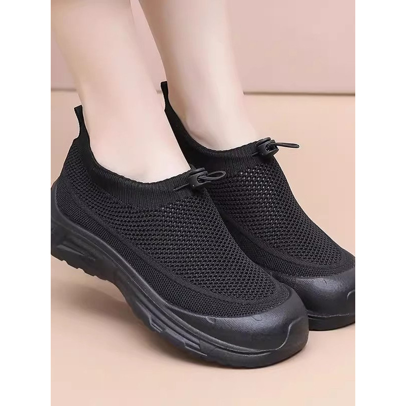 Summer breathable non-slip “mom shoes”